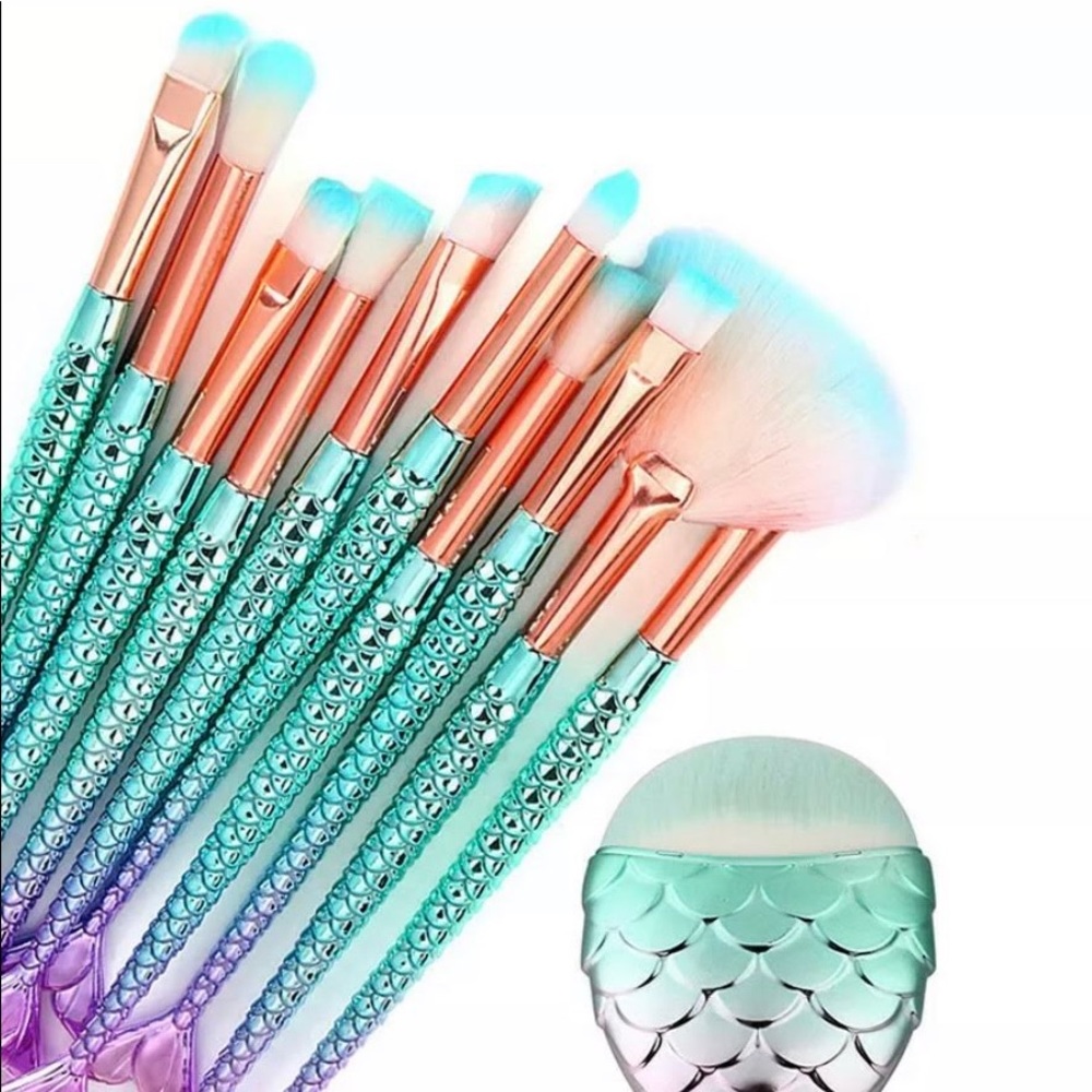 Makeup brushes